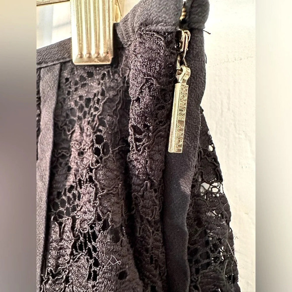 TORY BURCH Size 2 BLACK Everett Lace Pencil Skirt Silk Lining Mini Scalloped Hem - Picture 7 of 13